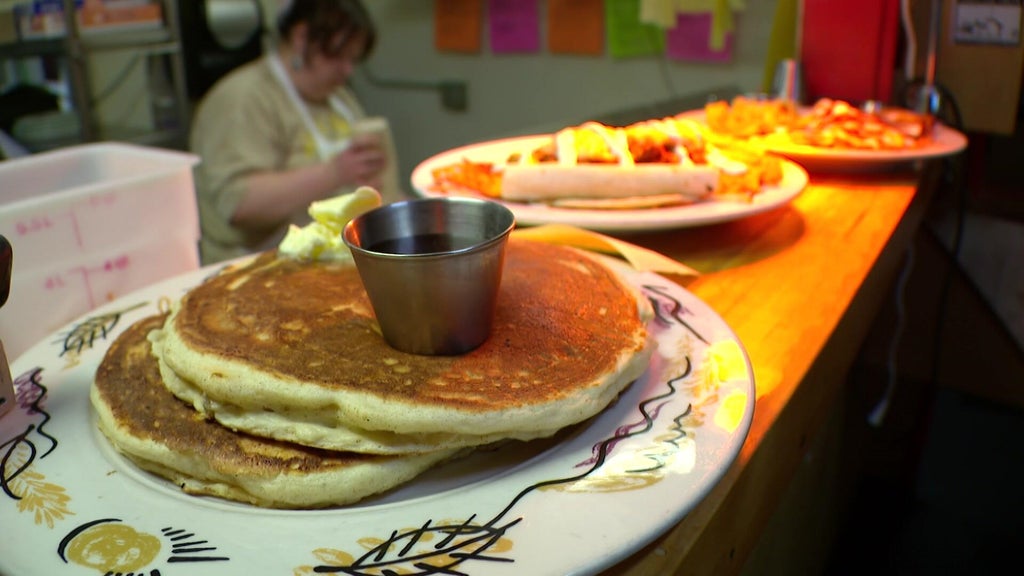 Modern Times Cafe closing at end of year after providing 30,000 free meals in wake of ICE surge — WCCO / CBS Minnesota, Crystal Dining news