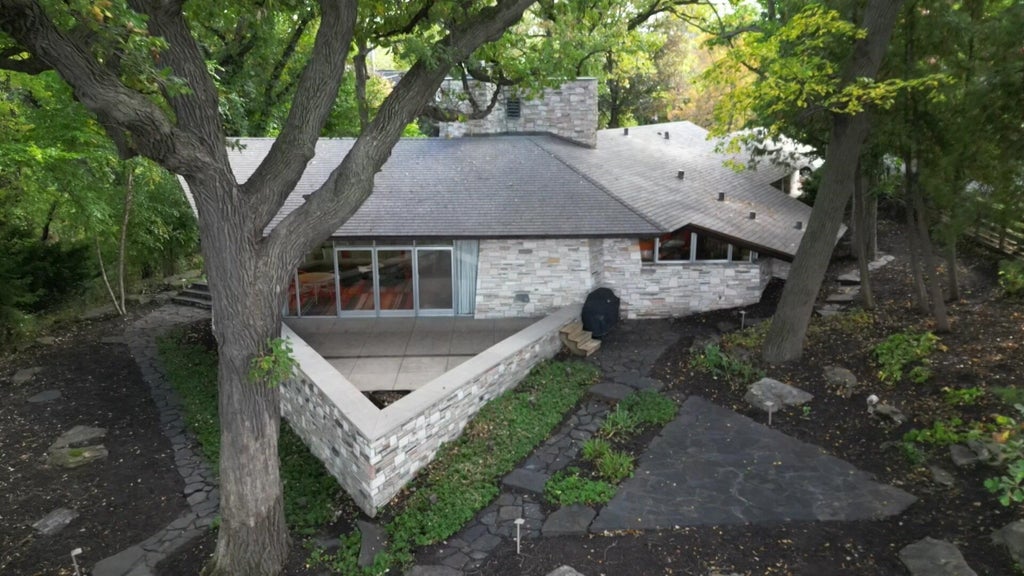 Home designed by iconic architect Frank Lloyd Wright now on the market — WCCO / CBS Minnesota, Crystal Real Estate news
