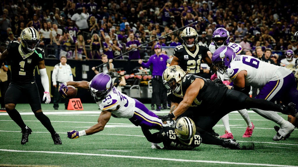 Jefferson, Jones, Murray all produce to help the unbeaten Vikings top Saints 23-13 โ WCCO / CBS Minnesota, Crystal Sports news