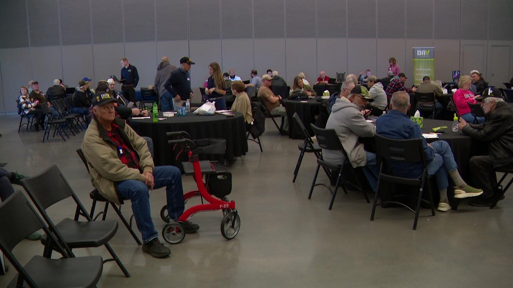 Minnesota veterans receiving claims assistance, health exams at clinic — WCCO / CBS Minnesota, Crystal Arts news
