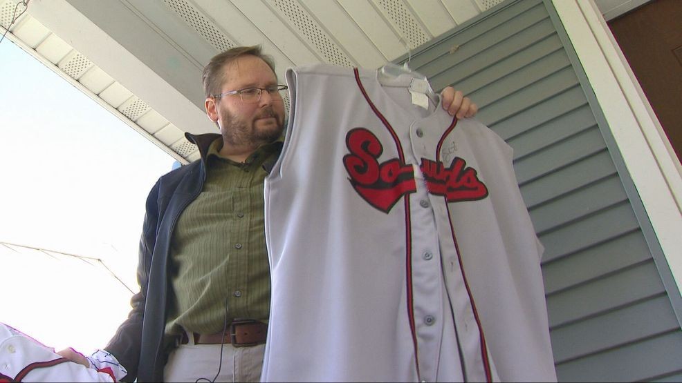 Brewers fan makes long drive from Wisconsin to Tampa Bay for Game 3 — Fox 11 Green Bay Local, Crystal Sports news