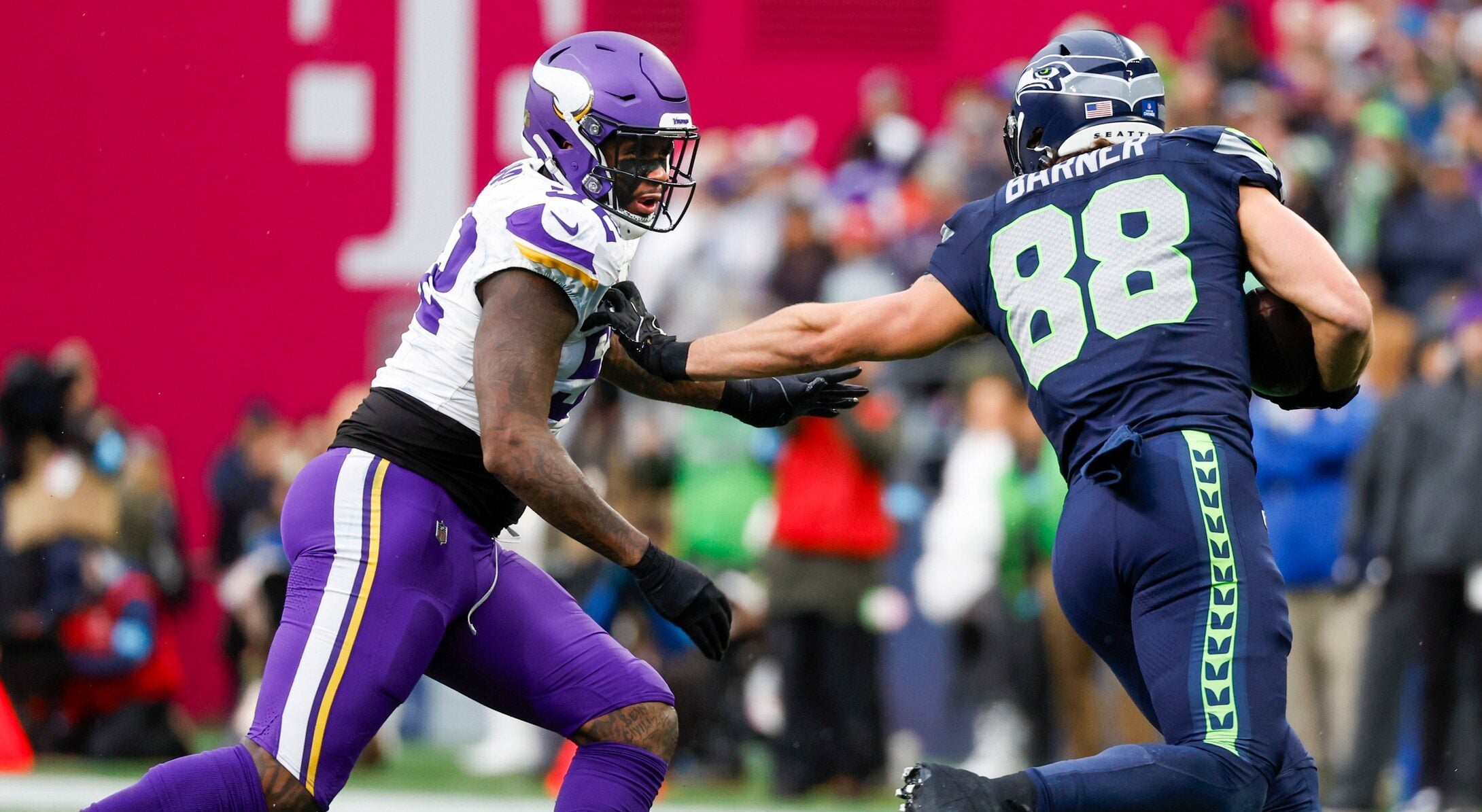 MN Vikings Bring Back Familiar Linebacker (Again) — Minnesota Sports Fan, Crystal Arts news
