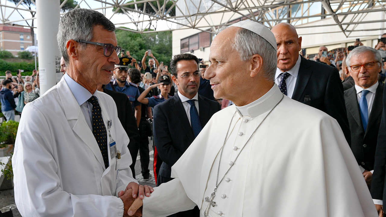 Pope Leo returns to Vatican, four days after lung cancer surgery — FOX 9, Crystal Health news