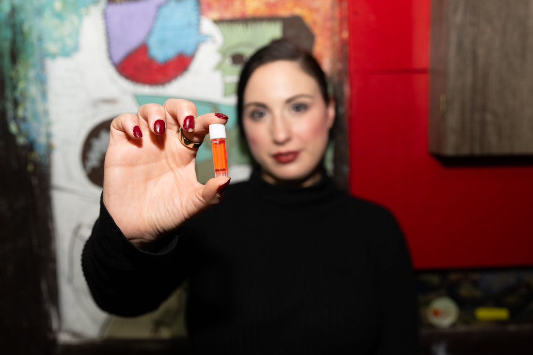 PHOTOS: Elizabeth Holmes lookalikes sport turtlenecks at Churchill’s Pub — Miami New Times (Current)